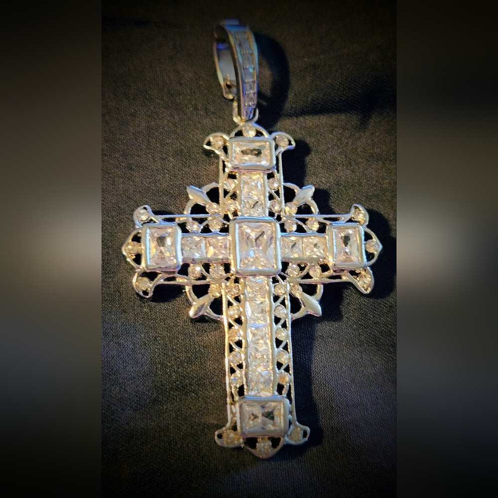 Cross Pendant - Picture 3 of 7